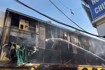 Cháy công ty Rạng Đông: Khoanh vùng khu vực ảnh hưởng sức khỏe... dân nên cách ly