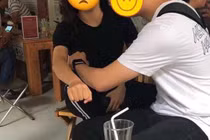 Bị người yêu chê giữa quán cà phê đông người, cô gái hành động sững sờ