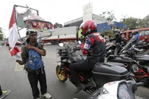 Đi bộ 700km để phản đối nạn phá rừng 