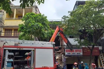 Hà Nội: Sập nhà triệu USD trên phố hàng Bông 