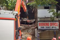 Có 1 người mắc kẹt trong nhà triệu USD bị sập tại phố cổ Hà Nội