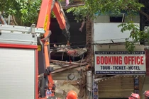 Có 1 người mắc kẹt trong nhà triệu USD bị sập tại phố cổ Hà Nội