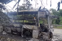 30 hành khách hoảng loạn tháo chạy khi xe giường nằm bốc cháy 