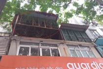 Hà Nội: Cụ bà 73 bỗng dưng bị nhà hàng xóm “ngồi” lên trên đầu