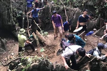 Cận cảnh dân Yên Bái kéo nhau lên rừng đào đá quý rồi thất vọng bỏ về