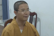 Thầy chùa đập vỡ kính ô tô: Mắc tâm thần phân liệt, hành động vậy... bình thường?