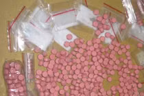 Bị bắt, hai đối tượng hiếp bà già 64 tuổi khai gì