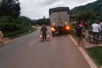 Sơn La: Xe máy tông đuôi xe tải, 1 người tử vong