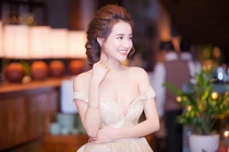 Ham diện váy cúp ngực, Nhã Phương để lộ vòng 1 “lúc đầy, lúc vơi”