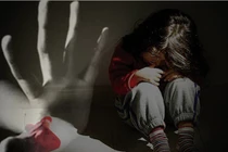 Anh 16 tuổi thường xuyên xem phim “nhạy cảm” rồi xâm hại 2 em gái