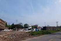 Ô nhiễm do bãi rác, người Hà Nội phải bịt khẩu trang khi ngồi trong nhà