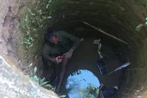 Người đàn ông mắc kẹt suốt 5 giờ dưới giếng hoang