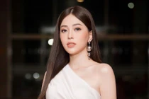 Á hậu Phương Nga khoe body nóng bỏng với bikini đốt mắt fans