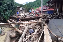 Sau lũ, bản Sa Ná ở Thanh Hóa trông như ngày tận thế
