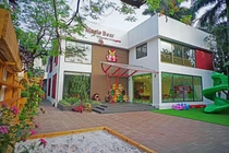 Cô giáo trường Maple Bear Westlake Point nhốt cháu bé trong tủ: Nhà trường nói gì?