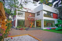 Cô giáo trường Maple Bear Westlake Point nhốt cháu bé trong tủ: Nhà trường nói gì?