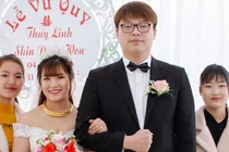 Cô gái 18 tuổi lấy chồng gần bằng tuổi bố được chiều chuộng như bà hoàng