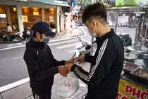 Kiến nghị cho phép hàng quán ở Hà Nội bán tại chỗ