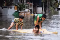 Đà Nẵng, Huế cho học sinh nghỉ học do mưa lũ