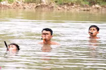 Mãn nhãn tuyệt kỹ lặn của chiến sĩ đặc công Việt Nam