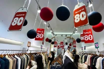 View - Đua nhau giảm giá dịp Black Friday, có nơi giảm 80% vẫn vắng khách | Báo Tri thức và Cuộc sống - TIN TỨC PHỔ BIẾN KIẾN THỨC 24H