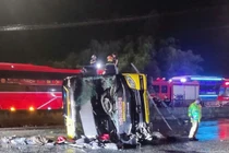 Tận mục cảnh sát Phú Yên cứu hộ nạn nhân vụ lật xe khách