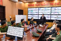 Chủ tịch nước thăm, động viên cán bộ chiến sĩ tại Đền Hùng