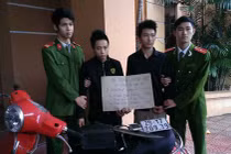 Thanh niên dùng đao khống chế, cướp xe máy giữa Thủ đô