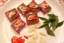 Cách làm nem chua ngon như ngoài hàng không lo đau bụng