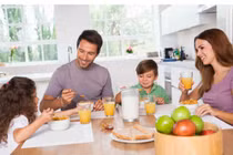 Hậu quả khôn lường khi dùng điện thoại trong bữa ăn