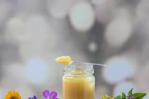 10 lợi ích sức khỏe ít được biết đến của sữa ong chúa