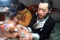 Bạc trắng hoa xòe, đồng cổ săn lùng ráo riết, đồng giả đầy chợ