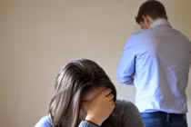 Chồng thương hại người yêu cũ, không ngờ vướng rắc rối khủng khiếp này