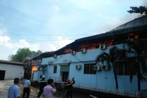 Khu nhà xưởng ở Bình Dương bốc cháy sau tiếng nổ lớn