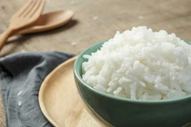 Thói quen ăn cơm hâm lại gây nguy hại thế nào cho sức khỏe?