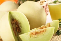 Ăn dưa lê tuyệt đối đừng bỏ hạt bởi những tác dụng "thần kỳ" này