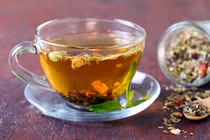 Uống trà cam thảo hàng ngày suýt chết vì huyết áp cao vọt