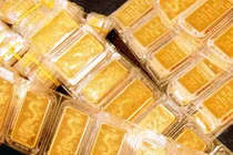 Giá vàng hôm nay: Vàng SJC giữ giá, vàng thế giới lao dốc