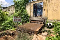 Đào sâu 3m tìm đường ống xả thải ra sông La Ngà