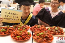 Cơn sốt tôm hùm đất gần 40 tỷ USD ở Trung Quốc