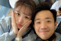 Trấn Thành - Hari Won gây sốc với mặt mộc selfie trên máy bay 