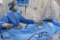 Cô bé 8 tuổi mắc bệnh lạ tim đập 200 nhịp mỗi phút