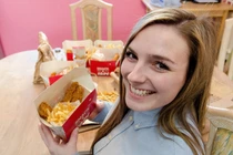 Cô nàng chỉ ăn KFC trong vòng 3 năm liền