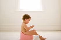 Khám phá tục ngồi bô thú vị của trẻ em thế giới