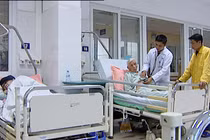 Nắng nóng đỉnh điểm, bệnh nhân tim mạch ồ ạt nhập viện