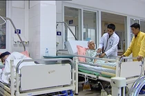 Nắng nóng đỉnh điểm, bệnh nhân tim mạch ồ ạt nhập viện