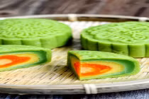 Vào bếp làm bánh trung thu cho người tiểu đường