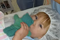 Thương tâm bé gái mới 2 tuổi đã mắc 14 bệnh