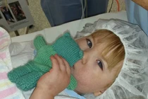 Thương tâm bé gái mới 2 tuổi đã mắc 14 bệnh