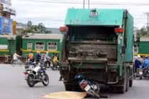 Đứt lìa đầu vì tông vào xe rác